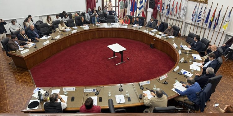 Nuevos proyectos de infraestructura recibieron visto bueno de la Comisión Sectorial de Descentralización