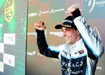 Urrutia volvió al podio en Portugal y sigue tercero en el TCR World Tour