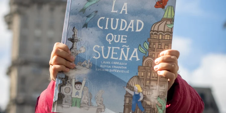 “La ciudad que sueña”: un viaje ilustrado, musical y poético por Montevideo