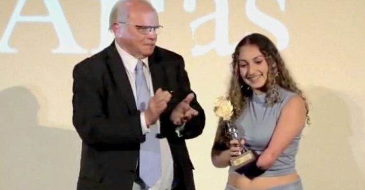 La coloniense Hanna Arias recibió el Premio Charrúa en Natación Paralímpica