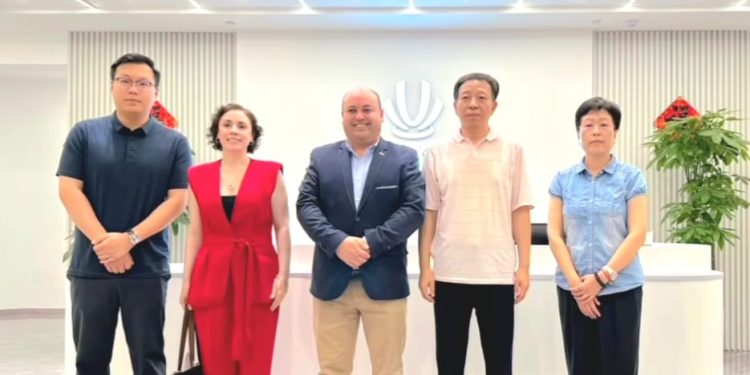 Senador Nicolás Viera se reunió en China con directivos del grupo propietario del Frigorífico Rosario
