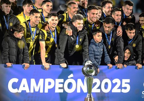 Peñarol derrotó 2-0 a Plaza Colonia y se quedó con la Copa AUF Uruguay