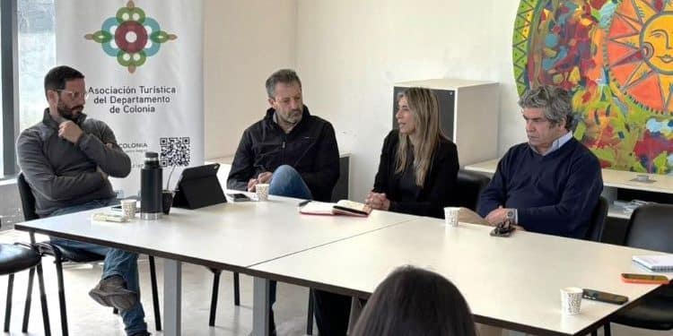 Autoridades de Turismo estuvieron en Colonia para trazar una hoja de ruta conjunta con operadores locales