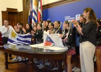 Intendente Rodríguez entregó pabellón a delegación de la Academia Gym Dance