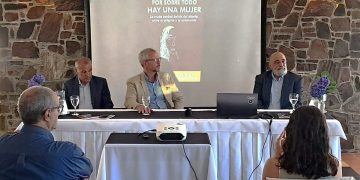 Dr. Daniel Aprikián presentó libro que sitúa a la mujer en el centro del debate sobre la interrupción del embarazo