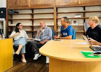 MIDES y cuidacoches acuerdan abordaje social de la situación tras derogación de la norma que regulaba su actividad