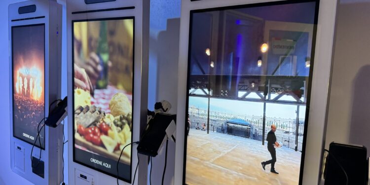 Tótems digitales facilitarán el acceso a información turística y compra de experiencias en Colonia