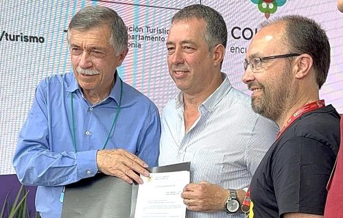 Colonia del Sacramento y Caxias do Sul sellan hermanamiento oficial