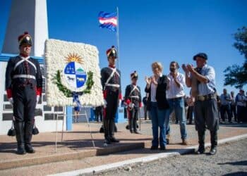 Cosse encabezó el acto central por el Desembarco de los 33 Orientales