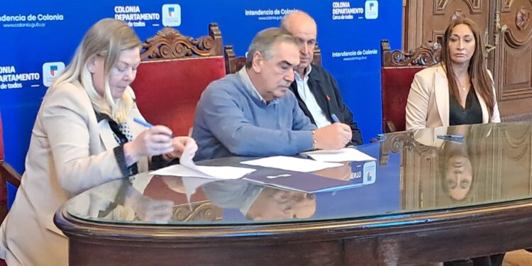 Intendencia de Colonia y Escuela Sacramento de Enfermería firmaron convenio que crea fondo para becas