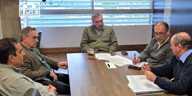 Intendente se reunió con Directorio de OSE para hablar sobre las obras de saneamiento en el departamento