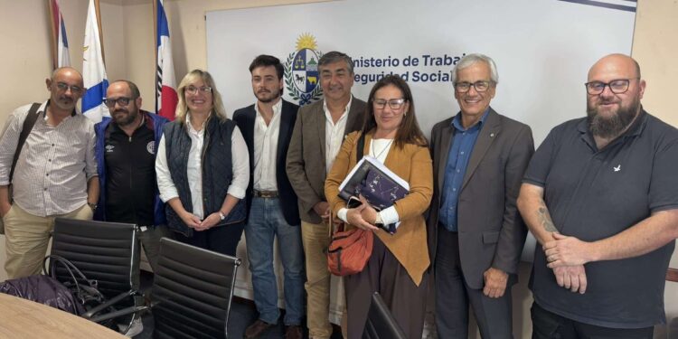 Ministro Castillo recibió a delegación coloniense para abordar empleo, inversión y desarrollo productivo