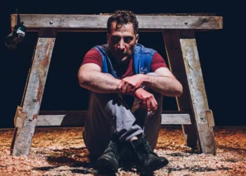 Llega a Colonia “Muerde”, el impactante thriller teatral de Francisco Lumerman y protagonizado por Luciano Cáceres