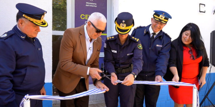 Ministro Carlos Negro inauguró nueva Comisaría Especializada en Violencia Doméstica y de Género en Carmelo