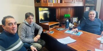 Intendente Guillermo Rodríguez se reunió con el edil Carlos Fernández y trabajadores del frigorífico de Rosario