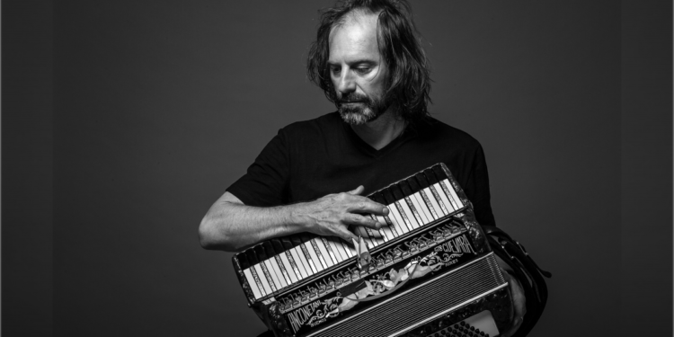 Chango Spasiuk llega a Colonia con un concierto íntimo junto a Marcelo Dellamea
