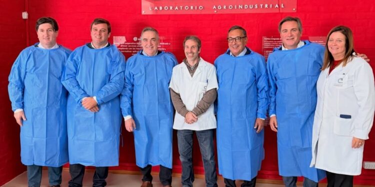 Intendente Guillermo Rodríguez recorrió instituciones y empresas de la zona Este