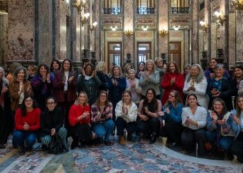 Después de cuatro años, volvió a funcionar en el Parlamento la bancada bicameral femenina 