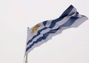 Colonia celebró la Jura de la Constitución de 1830 con el izado del Pabellón Nacional en el Bastión de San Pedro
