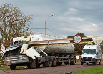 Conductor de camión falleció al impactar contra un pórtico en Nueva Palmira