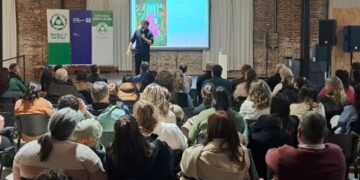 Eduardo Sotelo disertó en Colonia sobre inclusión de personas en el espectro autista