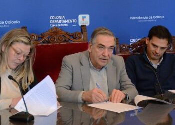 Firmaron el contrato para ejecutar el camino entre Rosario y Barker