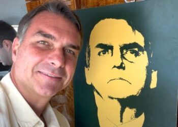 Flávio Bolsonaro dio la sorpresa y se impuso sobre el presidente Lula en la primera vuelta de las elecciones en Brasil
