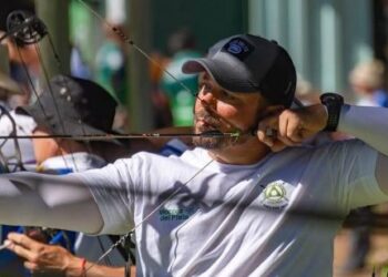Nicolás Neuschul recibió el Premio Charrúa 2026 en Tiro con Arco